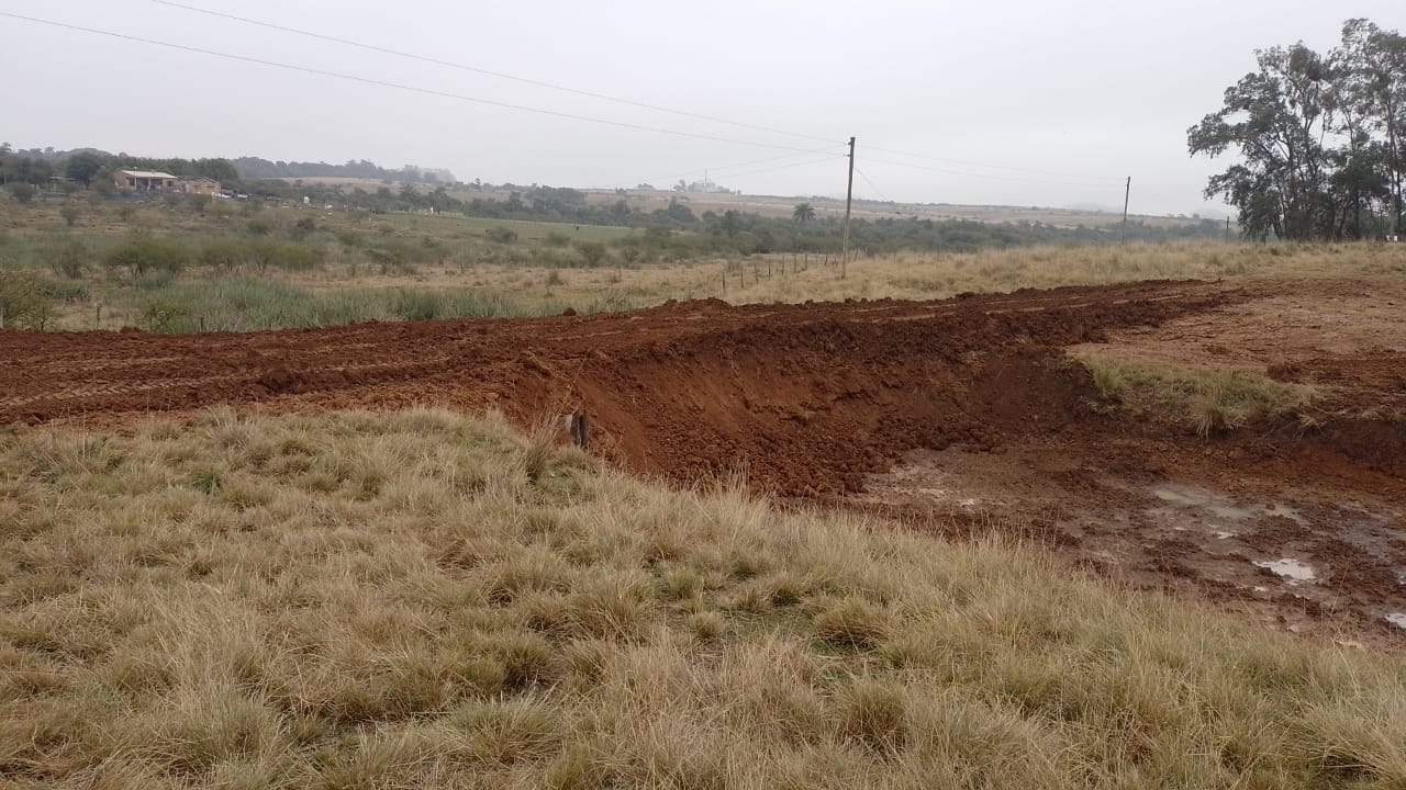 Planagem de terreno — área nivelada e preparada para uso