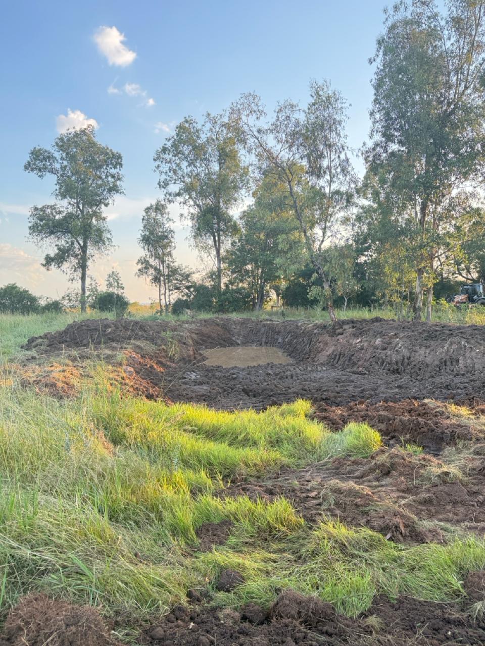 Área antes — açude recém-escavado, ainda sem água
