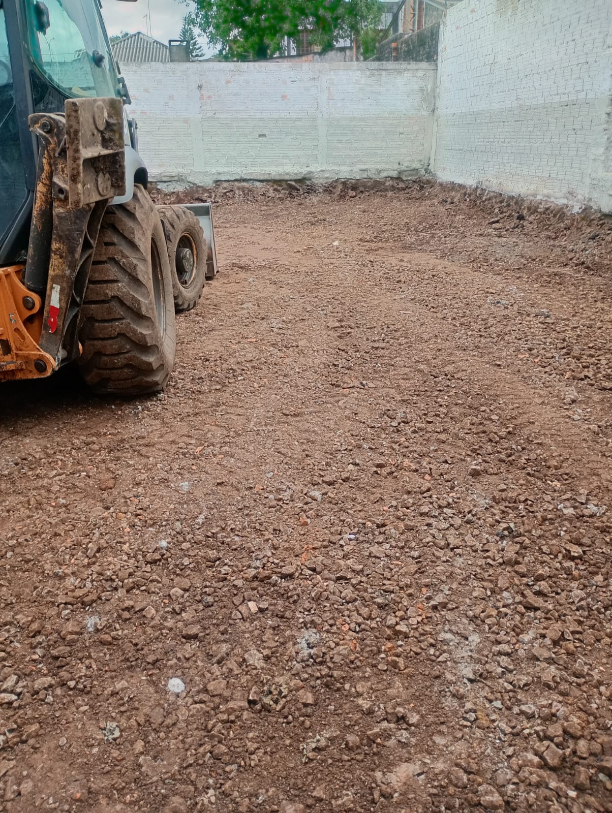 Finalização de obra urbana de terraplanagem